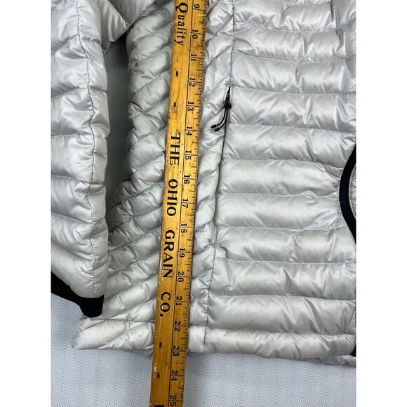 Duluth Trading Co Womens Down Jacket Sz M Pertex Quantum Hooded Puffer Lt Gray - Picture 7 of 9